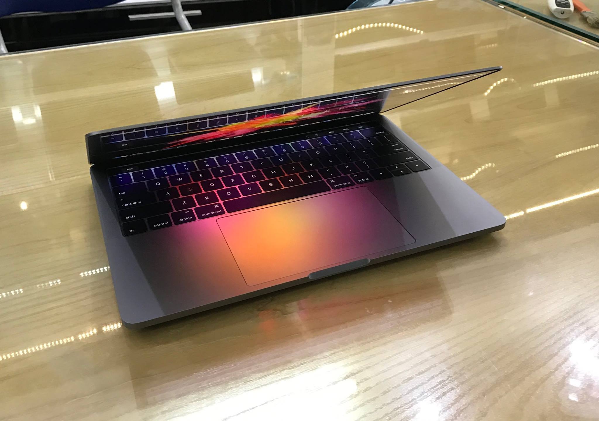 MacBook Pro 13in Touch Bar MPXW2 Space Gray- Model 2017 Apple Việt Nam